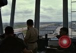 Immagine di Controller di aeromobili Il Vietnam, 1967, secondo 53 filmato di repertorio 65675025006