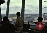 Immagine di Controller di aeromobili Il Vietnam, 1967, secondo 56 filmato di repertorio 65675025006