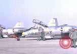 Standbild 34th Tactical Group Base Operations Vietnam, 1964, aus Sekunde 23 historischem Filmmaterial Videoclip 65675025021