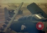 Standbild UH-1D Vietnam, 1965, aus Sekunde 4 historischem Filmmaterial Videoclip 65675025025