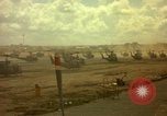 Standbild UH-1D Vietnam, 1965, aus Sekunde 10 historischem Filmmaterial Videoclip 65675025025