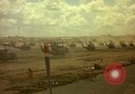 Standbild UH-1D Vietnam, 1965, aus Sekunde 14 historischem Filmmaterial Videoclip 65675025025