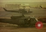 Standbild UH-1D Vietnam, 1965, aus Sekunde 15 historischem Filmmaterial Videoclip 65675025025