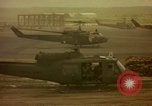 Standbild UH-1D Vietnam, 1965, aus Sekunde 17 historischem Filmmaterial Videoclip 65675025025