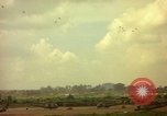Standbild UH-1D Vietnam, 1965, aus Sekunde 18 historischem Filmmaterial Videoclip 65675025025