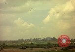 Standbild UH-1D Vietnam, 1965, aus Sekunde 20 historischem Filmmaterial Videoclip 65675025025
