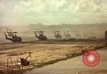 Standbild UH-1D Vietnam, 1965, aus Sekunde 23 historischem Filmmaterial Videoclip 65675025025