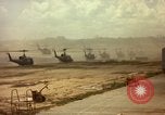 Standbild UH-1D Vietnam, 1965, aus Sekunde 26 historischem Filmmaterial Videoclip 65675025025