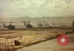 Standbild UH-1D Vietnam, 1965, aus Sekunde 27 historischem Filmmaterial Videoclip 65675025025
