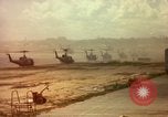 Standbild UH-1D Vietnam, 1965, aus Sekunde 28 historischem Filmmaterial Videoclip 65675025025