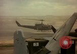 Standbild UH-1D Vietnam, 1965, aus Sekunde 29 historischem Filmmaterial Videoclip 65675025025