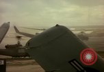 Standbild UH-1D Vietnam, 1965, aus Sekunde 32 historischem Filmmaterial Videoclip 65675025025