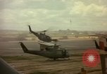 Standbild UH-1D Vietnam, 1965, aus Sekunde 35 historischem Filmmaterial Videoclip 65675025025