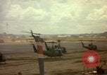 Standbild UH-1D Vietnam, 1965, aus Sekunde 37 historischem Filmmaterial Videoclip 65675025025