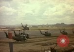 Standbild UH-1D Vietnam, 1965, aus Sekunde 38 historischem Filmmaterial Videoclip 65675025025
