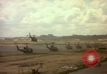 Standbild UH-1D Vietnam, 1965, aus Sekunde 40 historischem Filmmaterial Videoclip 65675025025