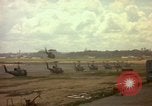Standbild UH-1D Vietnam, 1965, aus Sekunde 41 historischem Filmmaterial Videoclip 65675025025
