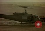 Standbild UH-1D Vietnam, 1965, aus Sekunde 53 historischem Filmmaterial Videoclip 65675025025