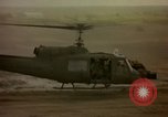 Standbild UH-1D Vietnam, 1965, aus Sekunde 54 historischem Filmmaterial Videoclip 65675025025