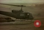 Standbild UH-1D Vietnam, 1965, aus Sekunde 57 historischem Filmmaterial Videoclip 65675025025