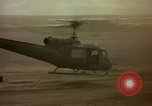 Standbild UH-1D Vietnam, 1965, aus Sekunde 58 historischem Filmmaterial Videoclip 65675025025