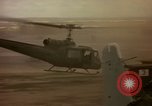 Standbild UH-1D Vietnam, 1965, aus Sekunde 59 historischem Filmmaterial Videoclip 65675025025