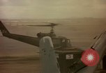 Standbild UH-1D Vietnam, 1965, aus Sekunde 60 historischem Filmmaterial Videoclip 65675025025