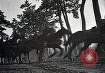 Standbild Japanische militärische Manöver realistisch Japan, 1933, aus Sekunde 29 historischem Filmmaterial Videoclip 65675025048