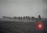 Standbild Japanische militärische Manöver realistisch Japan, 1933, aus Sekunde 46 historischem Filmmaterial Videoclip 65675025048