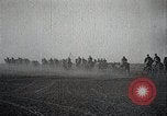 Standbild Japanische militärische Manöver realistisch Japan, 1933, aus Sekunde 47 historischem Filmmaterial Videoclip 65675025048