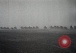 Standbild Japanische militärische Manöver realistisch Japan, 1933, aus Sekunde 54 historischem Filmmaterial Videoclip 65675025048