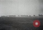 Standbild Japanische militärische Manöver realistisch Japan, 1933, aus Sekunde 59 historischem Filmmaterial Videoclip 65675025048