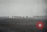 Standbild Japanische militärische Manöver realistisch Japan, 1933, aus Sekunde 60 historischem Filmmaterial Videoclip 65675025048