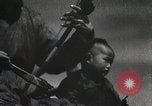Standbild mongolischen Khuuchir string Instrument Mandschurei, 1932, aus Sekunde 26 historischem Filmmaterial Videoclip 65675025060