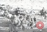 Standbild japanische Truppen zUSAmmengekauert im Lkw Mandschurei, 1932, aus Sekunde 7 historischem Filmmaterial Videoclip 65675025064