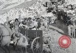 Standbild japanische Truppen zUSAmmengekauert im Lkw Mandschurei, 1932, aus Sekunde 11 historischem Filmmaterial Videoclip 65675025064