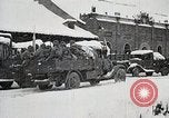 Standbild japanische Truppen zUSAmmengekauert im Lkw Mandschurei, 1932, aus Sekunde 21 historischem Filmmaterial Videoclip 65675025064