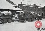 Standbild japanische Truppen zUSAmmengekauert im Lkw Mandschurei, 1932, aus Sekunde 22 historischem Filmmaterial Videoclip 65675025064