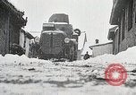 Standbild japanische Truppen zUSAmmengekauert im Lkw Mandschurei, 1932, aus Sekunde 23 historischem Filmmaterial Videoclip 65675025064