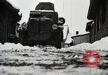 Standbild japanische Truppen zUSAmmengekauert im Lkw Mandschurei, 1932, aus Sekunde 26 historischem Filmmaterial Videoclip 65675025064