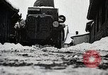 Standbild japanische Truppen zUSAmmengekauert im Lkw Mandschurei, 1932, aus Sekunde 27 historischem Filmmaterial Videoclip 65675025064