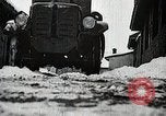 Standbild japanische Truppen zUSAmmengekauert im Lkw Mandschurei, 1932, aus Sekunde 29 historischem Filmmaterial Videoclip 65675025064