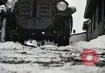 Standbild japanische Truppen zUSAmmengekauert im Lkw Mandschurei, 1932, aus Sekunde 30 historischem Filmmaterial Videoclip 65675025064