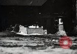 Standbild japanische Truppen zUSAmmengekauert im Lkw Mandschurei, 1932, aus Sekunde 33 historischem Filmmaterial Videoclip 65675025064