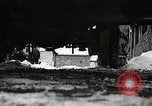 Standbild japanische Truppen zUSAmmengekauert im Lkw Mandschurei, 1932, aus Sekunde 34 historischem Filmmaterial Videoclip 65675025064