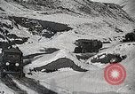 Standbild japanische Truppen zUSAmmengekauert im Lkw Mandschurei, 1932, aus Sekunde 35 historischem Filmmaterial Videoclip 65675025064
