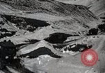 Standbild japanische Truppen zUSAmmengekauert im Lkw Mandschurei, 1932, aus Sekunde 36 historischem Filmmaterial Videoclip 65675025064