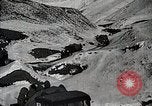 Standbild japanische Truppen zUSAmmengekauert im Lkw Mandschurei, 1932, aus Sekunde 40 historischem Filmmaterial Videoclip 65675025064