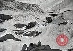 Standbild japanische Truppen zUSAmmengekauert im Lkw Mandschurei, 1932, aus Sekunde 41 historischem Filmmaterial Videoclip 65675025064