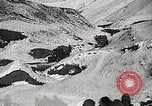 Standbild japanische Truppen zUSAmmengekauert im Lkw Mandschurei, 1932, aus Sekunde 42 historischem Filmmaterial Videoclip 65675025064